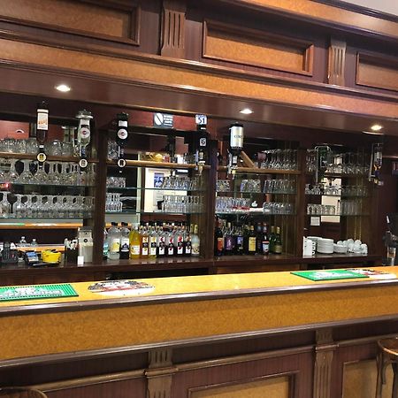 فندق Aux Bons Amis رانس المظهر الخارجي الصورة