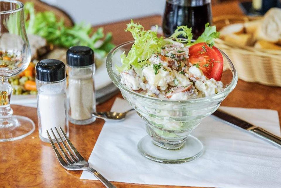 فندق Aux Bons Amis رانس المظهر الخارجي الصورة